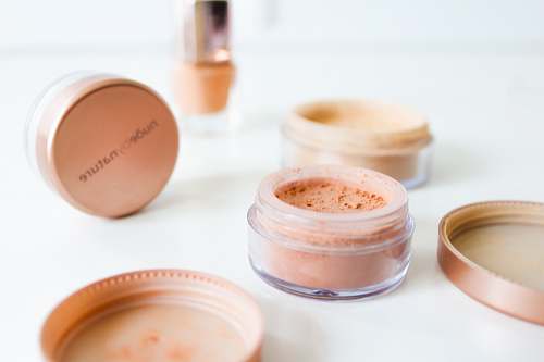 face makeup Nudebynature pressed powder beauty